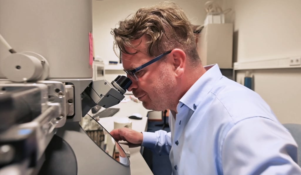https://request.delmic.com/hubfs/Website/Blog/2022_FI_Ben%20Giepmans%20Lab.jpg