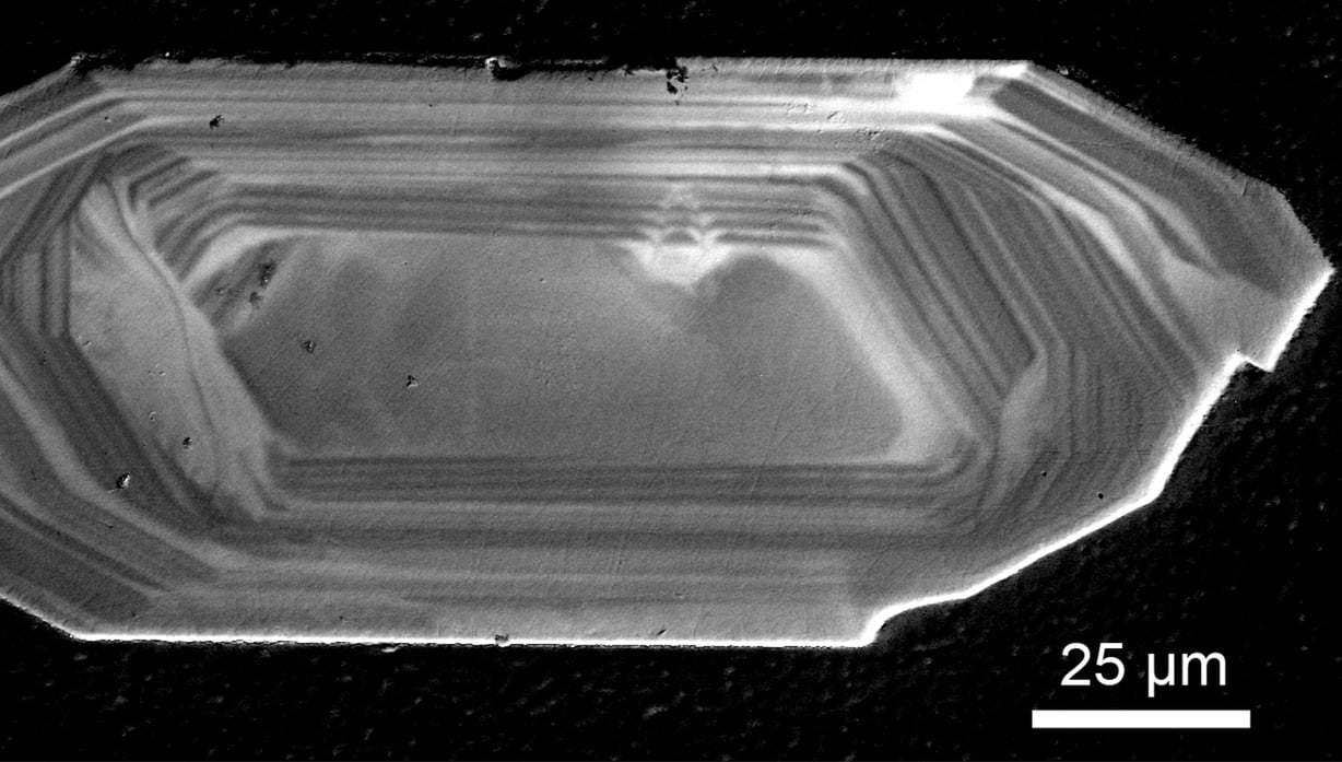 Panchromatic CL image of a zircon crystal
