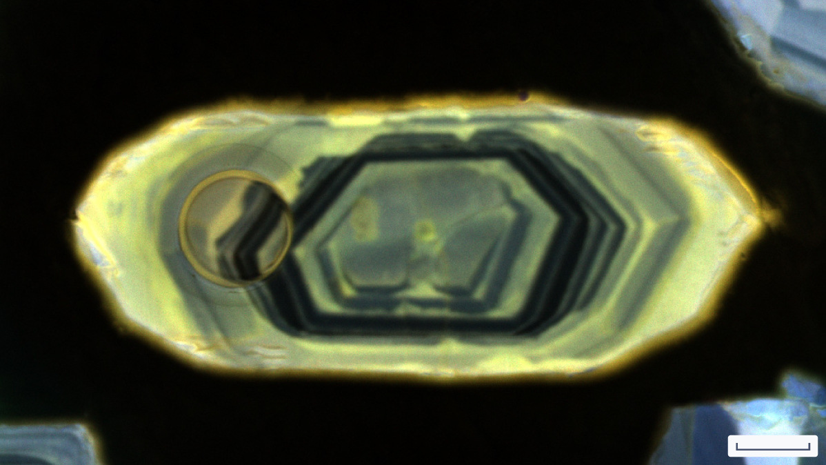 C_Media-Slider_Zircon-RGB_Scalebar-25um